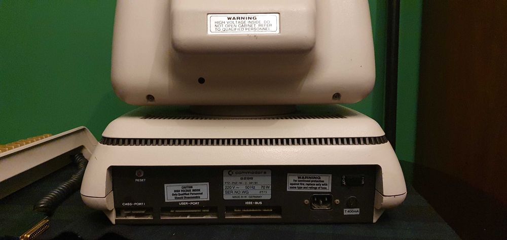 Sprzedam komputer COMMODORE 8296 kolekcjonerski klasyk !!!