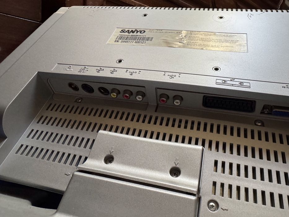 Televisao sanyo 15”