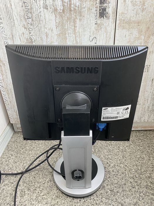 Монітор Samsung  SynkMaster 710N (MG17 ASTS)