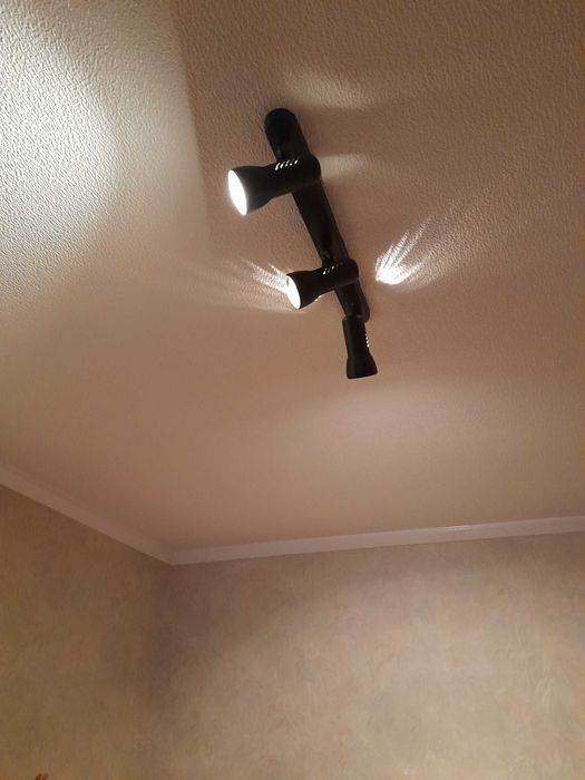 ARMÁRIO, Secretária, Candeeiros e banco-escadote