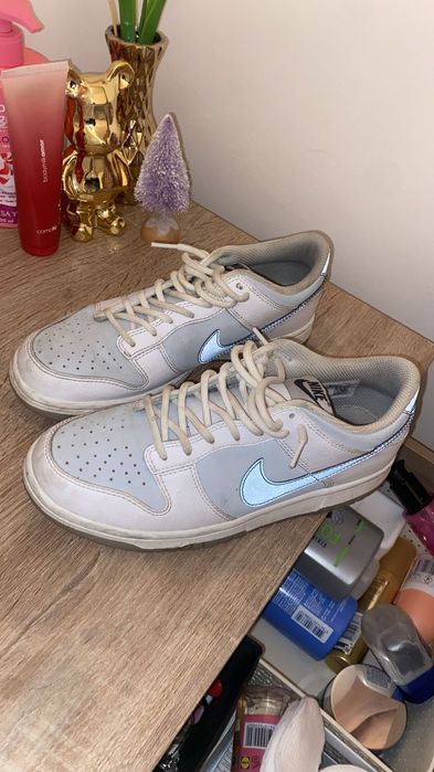 Sapatos da nike brancos