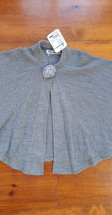 Capa/Poncho cinzento malha 4 anos Mariquilla