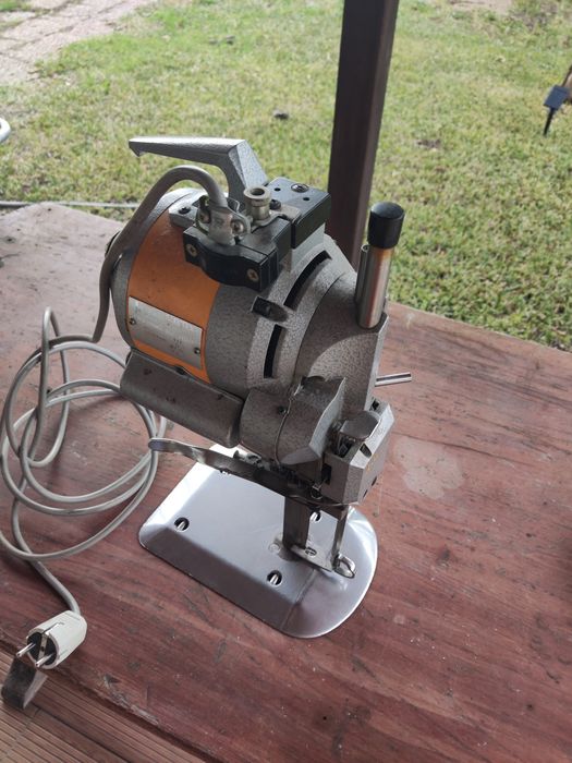 Tesoura vertical  KM KS-EU