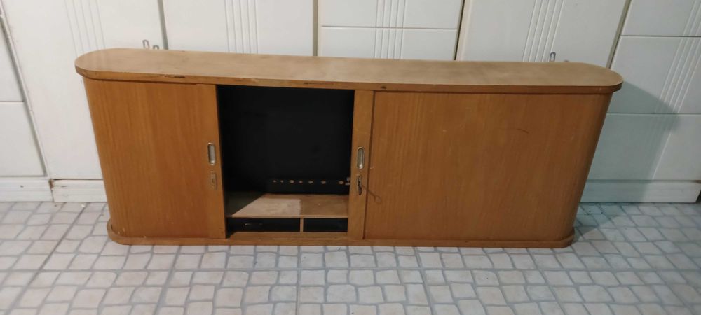 Armário de parede abertura sistema persiana