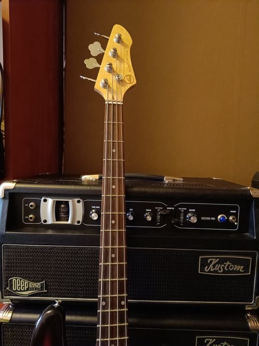 Gitara basowa plus wzmacniacz i kolumna basowa