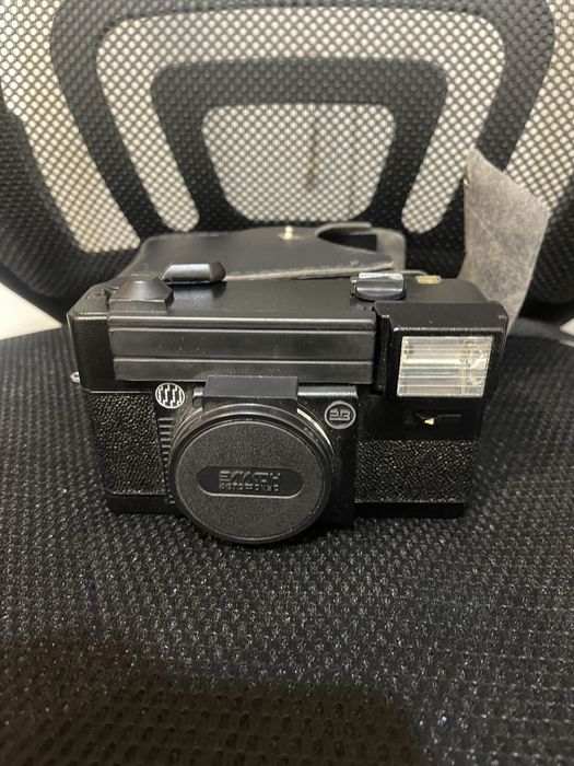 фотоаппарат Эликон-автофокус производства СССР, оснащенный объективом Industar-95 2.8/38.