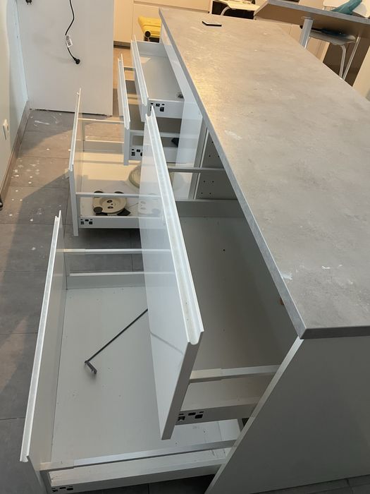 Mesa de cozinha / ilha com gavetas e extensão