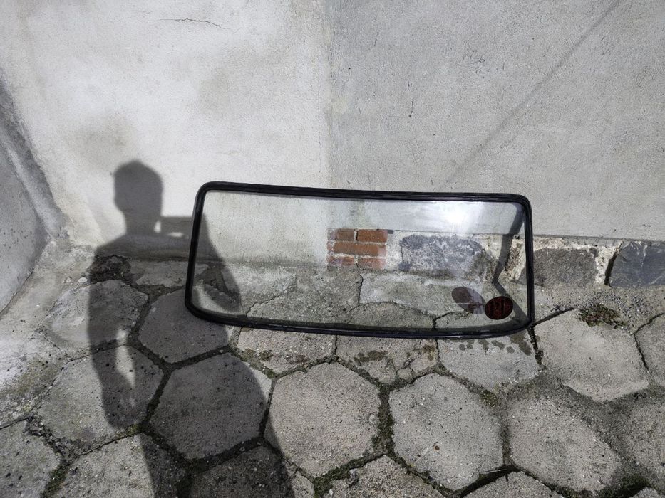 Szyba tylna fiat 125 p - oryginał BESPO, z uszczelką