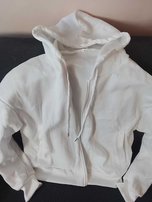 Bluza koloru bialego