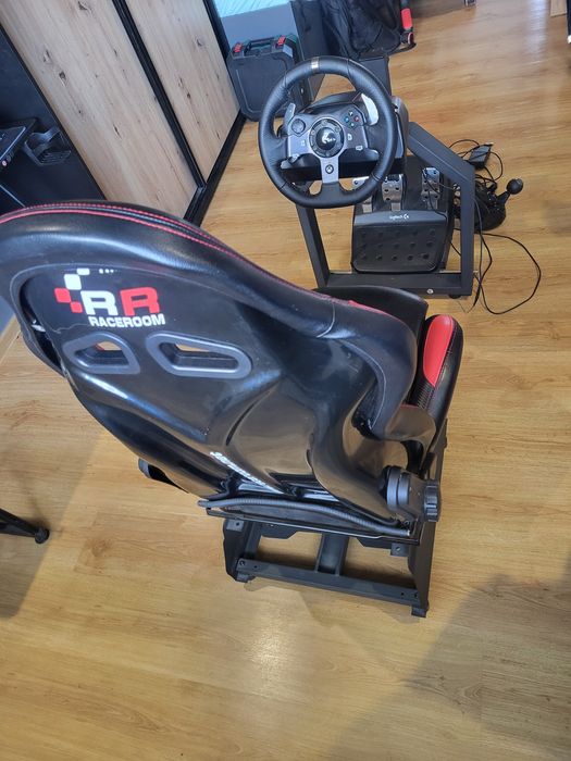 Fotel z kierownicą Logitech G920, pedałami i shifterem