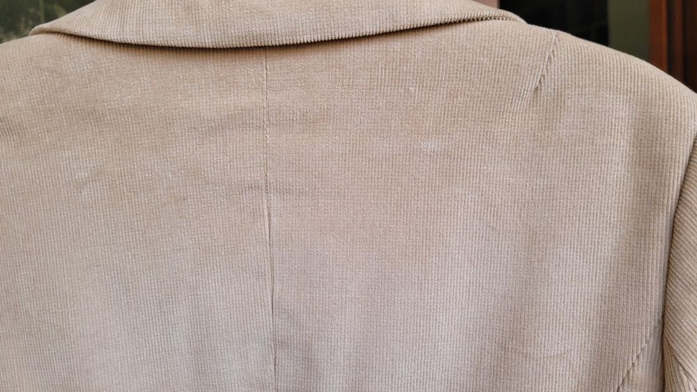 Sztruksowy beżowy płaszczyk z podszewką