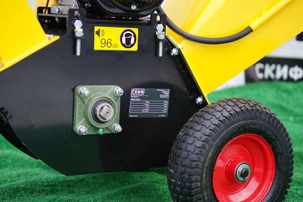 Гілкоподрібнювач, подрібнювач гілок, садовий подрібнювач, щепоріз