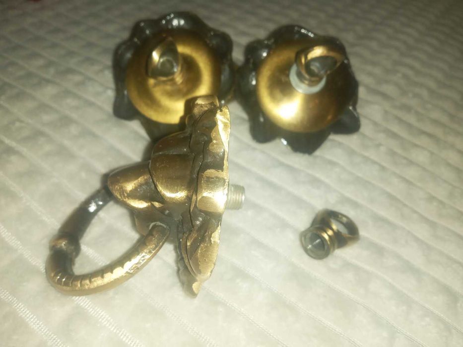 Ручка для дверей у вигляді лева, лев з кільцем стучалка молоток.