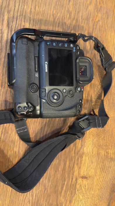 Canon EOS 5D Mark III + grip BG-E11 + RRS L-plate + Speedlite 550EX