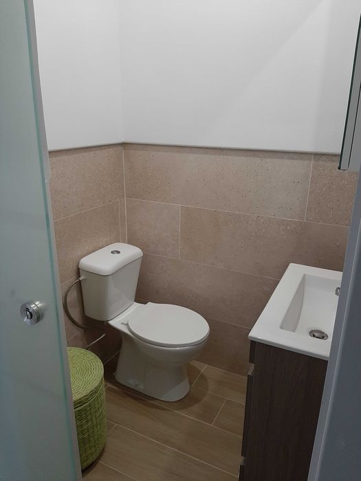 Quarto para estudantes em apartamento na Avenida Luísa Tody, no centro de Setúbal.