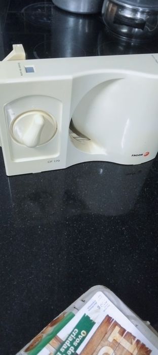 Vendo máquina fiambre,e putros