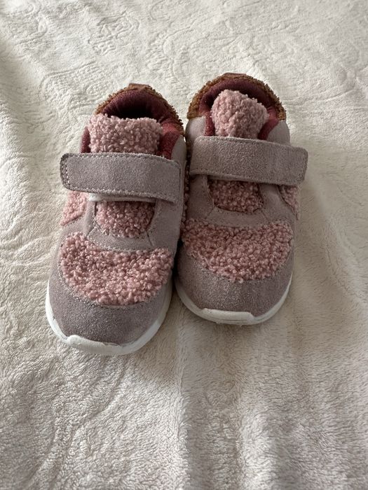 Кросівки на дівчинку