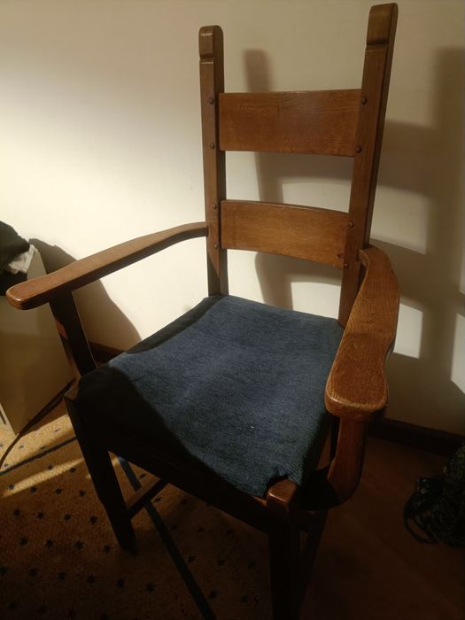 Mesa de sala e 5 cadeiras de madeira maciça