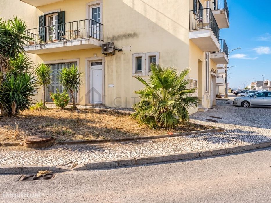 Espaço Comercial c/ Potencial de Habitação ou Escritório Algoz
