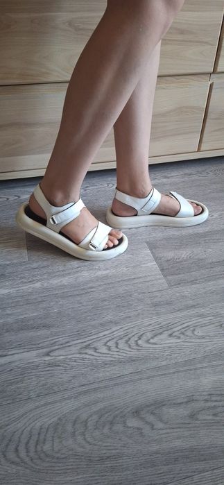 Кожаные сандали 40р