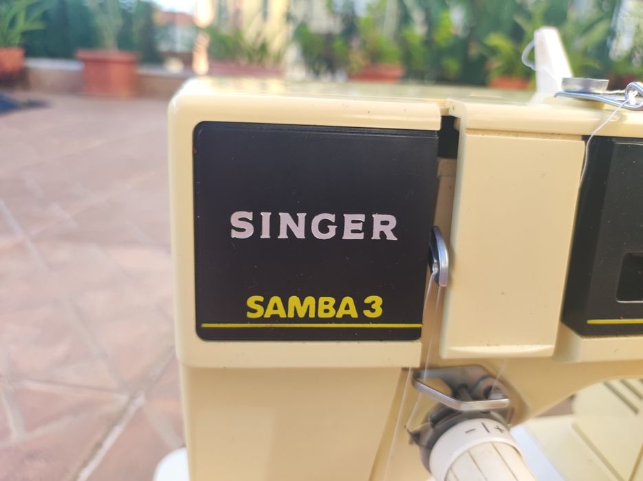 Maquina de costura elétrica Singer samba 3
