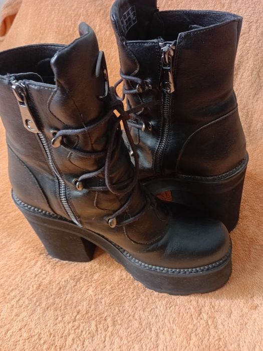 Ботинки на высокой платформе кожаные,размер 39