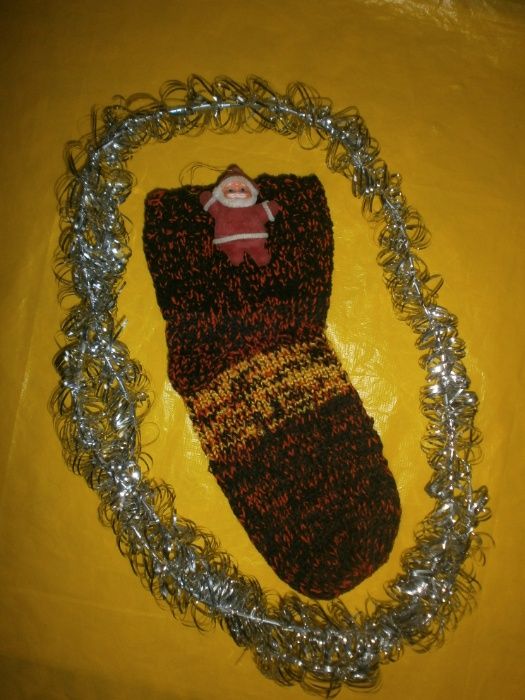 Новогодние вязаные носочки для подарков
