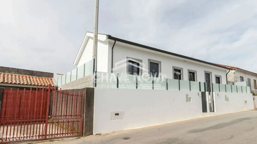 Moradia Geminada V2 Renovada em Arrifana, S. M. da Feira