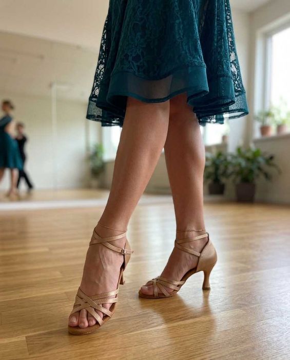 Nowe buty do tańca Latino 40 karmel 7 cm plecione