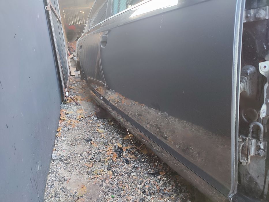 Двери на Ауди А6 Ц6 Audi A6 C6 цвет LZ7Q