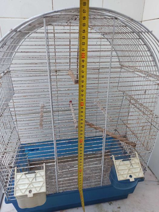 Gaiolas para aves com bebedouro, comedouro e poleiros