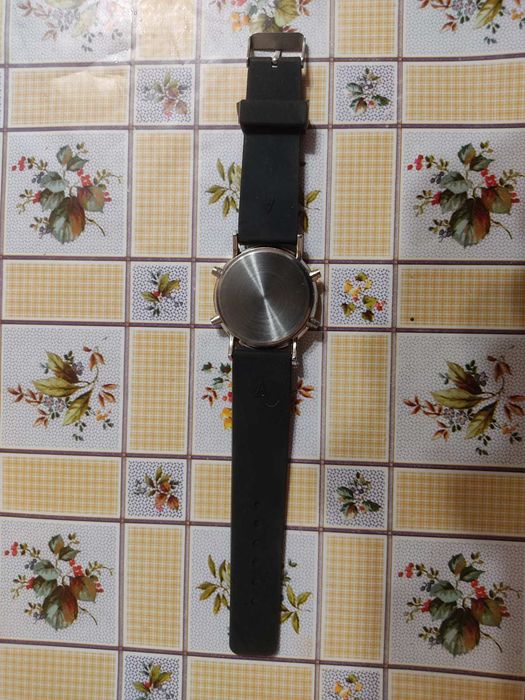 Часы наручные электронные