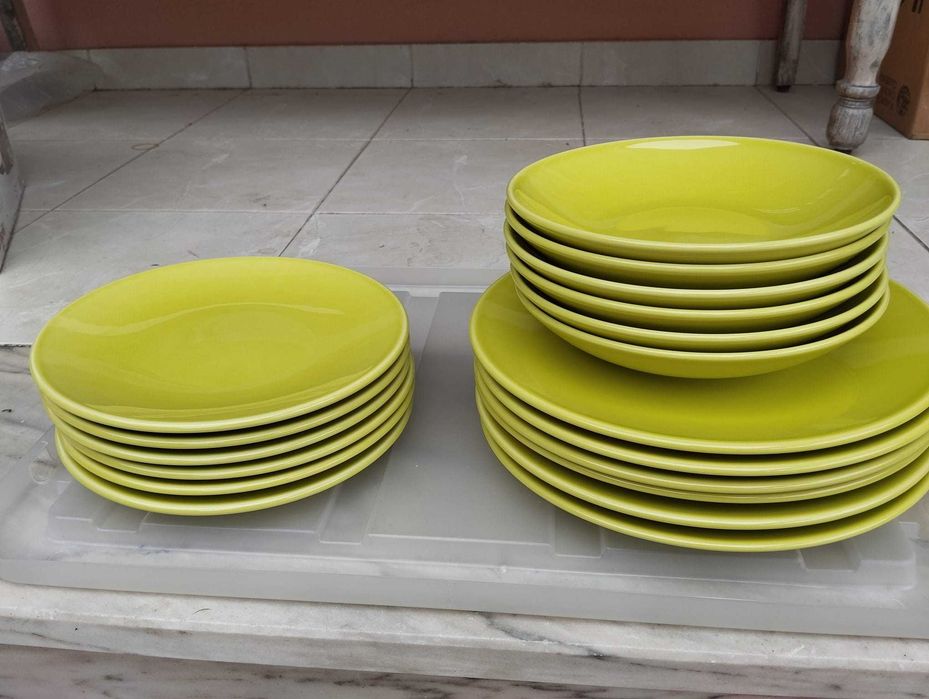 Dinner Service427807652929884163