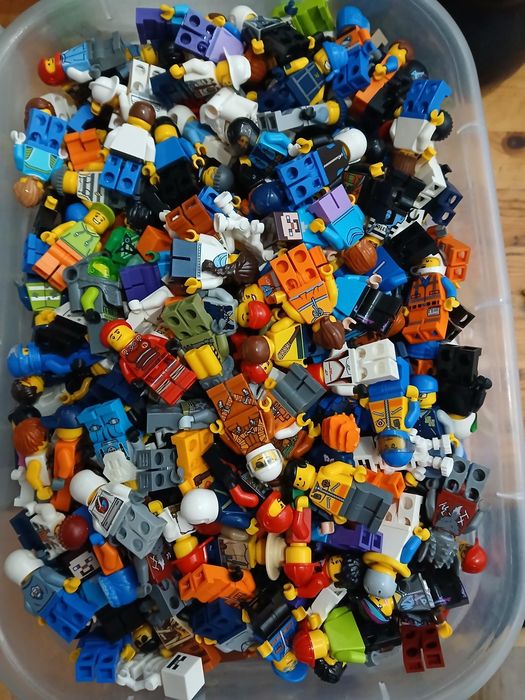 Figuras Lego (centenas)