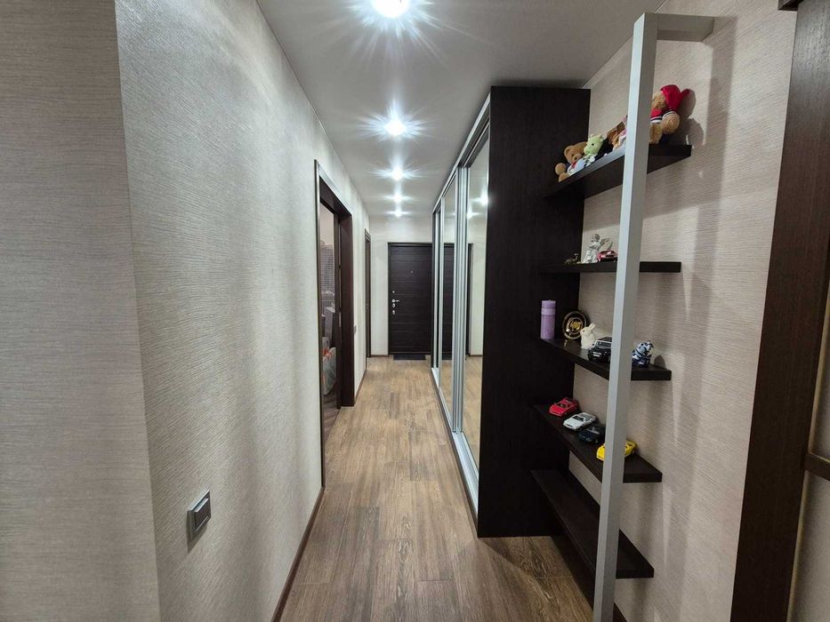 Сучасна 3-кімнатна квартира з ремонтом і меблями, центр Чорноморська