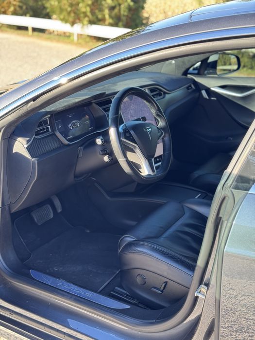 Tesla model S 90D