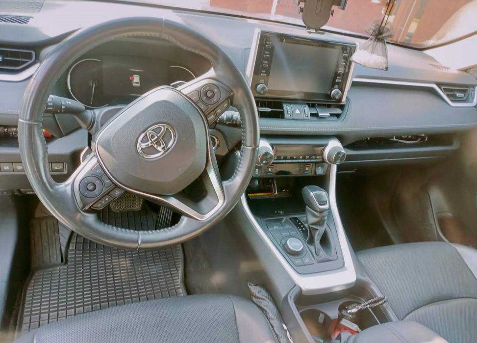 Продам Toyota Rav4 2021