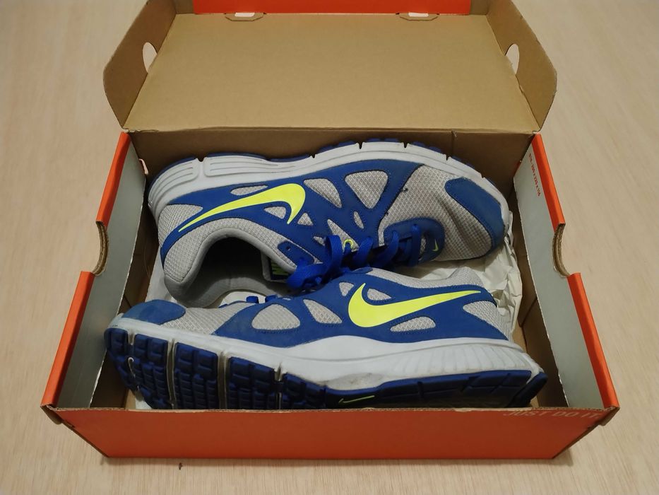 Ténis Nike modelo Revolution 2, tamanho 45