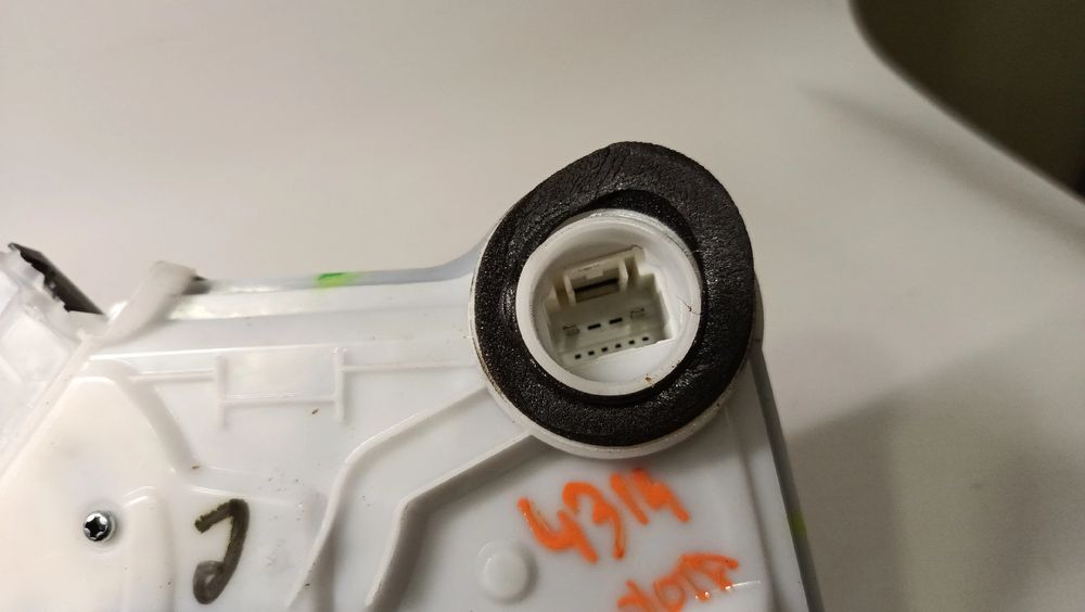 Fechadura / fecho porta frente direito TOYOTA C-HR (_X1_)
