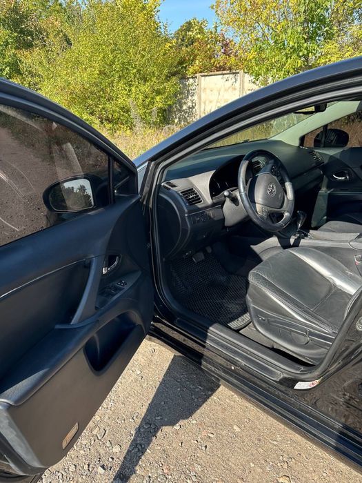 Toyota avensis 2011