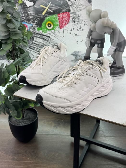 Кросівки шкіряні Hoka Bondi SR 42.5 розмір Е16611