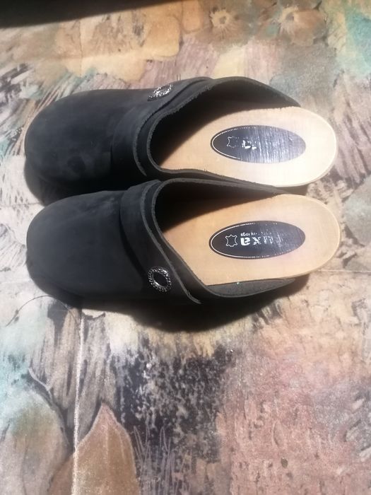 Drewniaki Chodaki - skórzane, czarne.