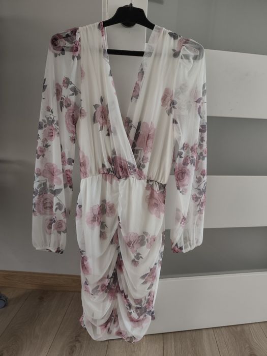 Sukienka siatka biała w kwiaty