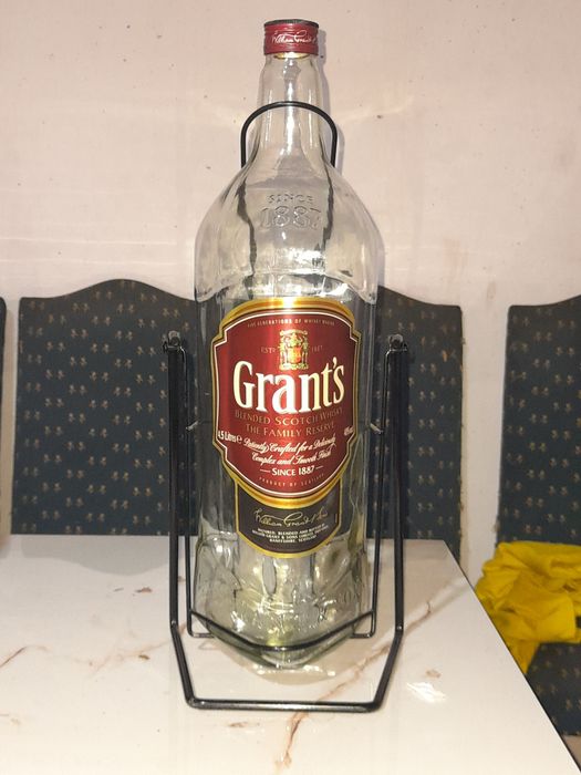 Glass bottle.439330587028367361