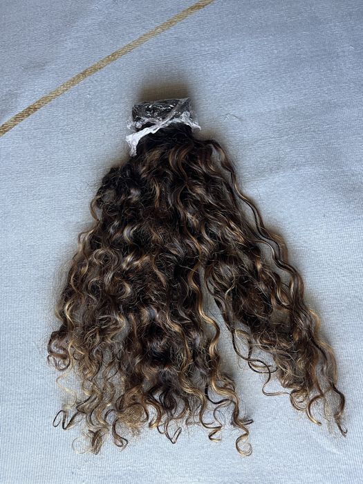 Extensões Cabelo Humano Cacheado Balayage Tape-In | 130g