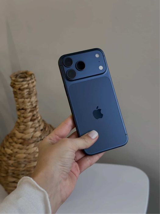 iphone 17 pro max синій