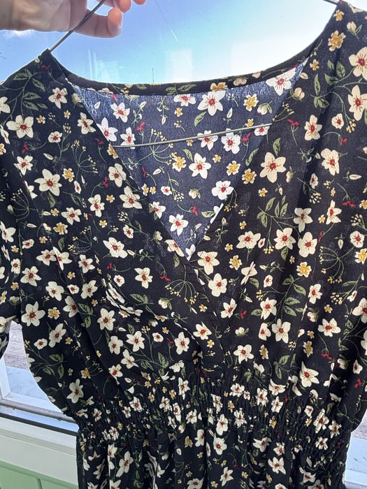 Віддам безкоштовно спортивну футболку HM і пліття Shein