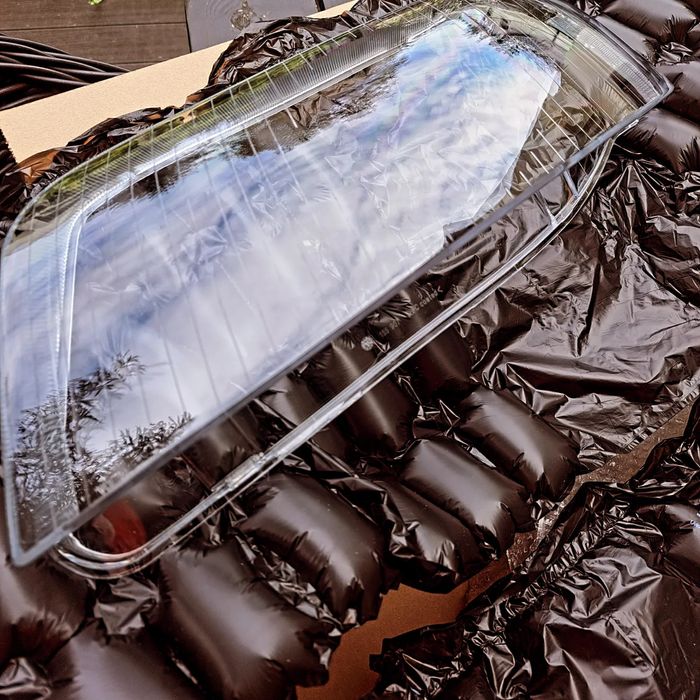 Pranie tapicerki, polerowanie reflektorów z dojazdem, ozonowanie