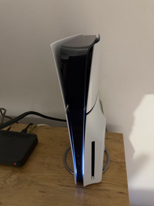 Konsola Playstation 5 Slim 1TB + 3 pady + 8 gier + Stacja ładująca