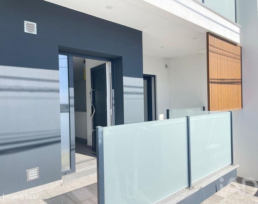 Casa / Villa T5 em Corroios de 120,00 m2